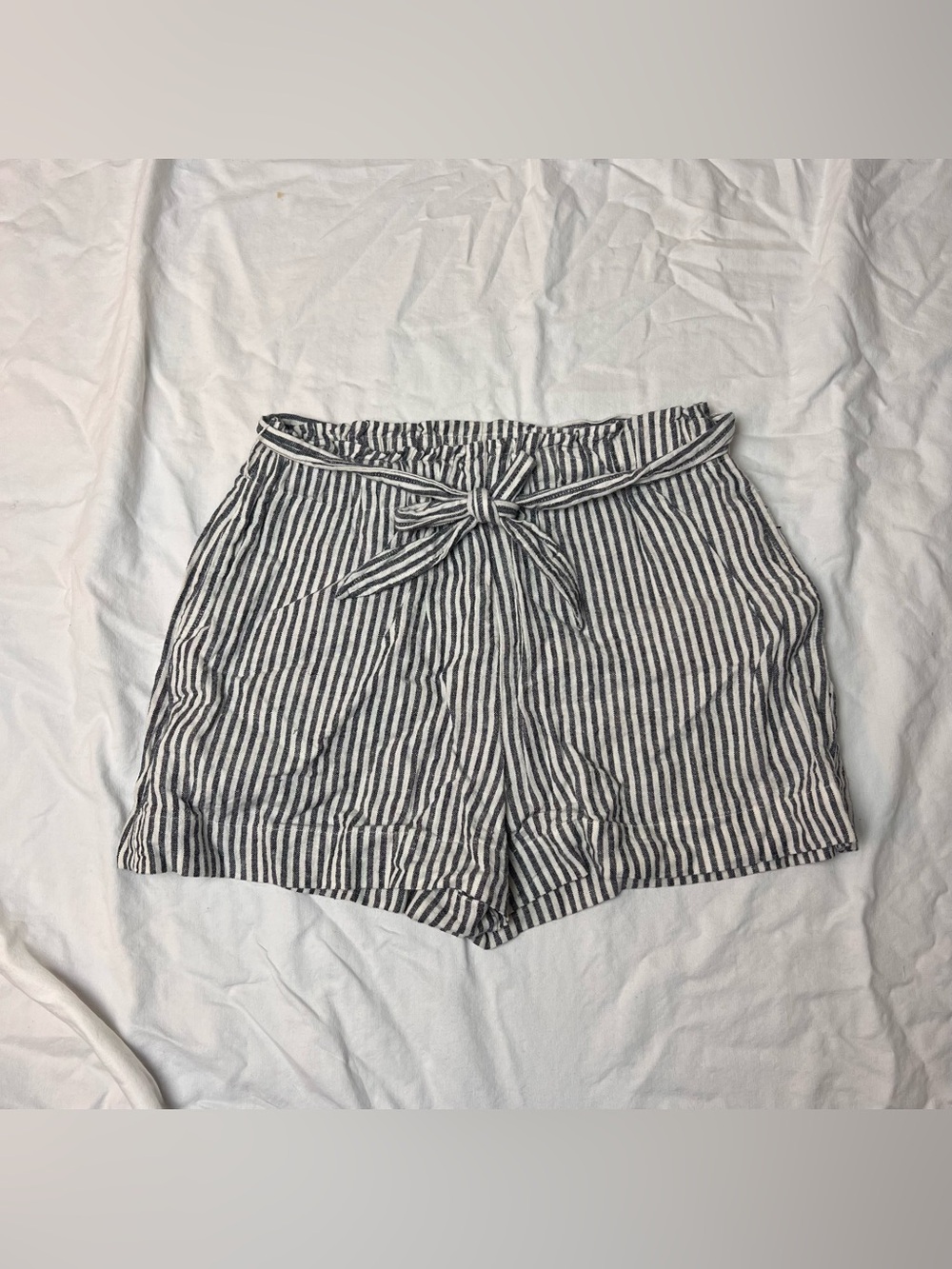 BCBG Linen white and gray striped shorts with tie waist // size small